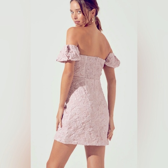 NEW ASTR THE LABEL- JACQUARD mini dress - Picture 2 of 11